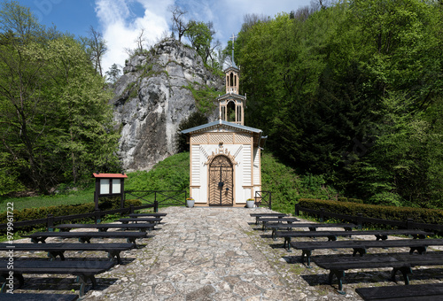 Trail Of Eagle's Nests: Chapel On The Water