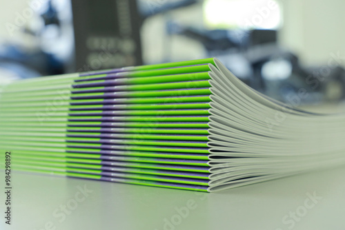 Stitched printing brochures in the bookbindery or print shop. Print sorted with spine. Lettershop or bookbinder.