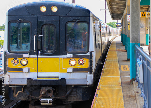 A train pulling into an eleveted train station