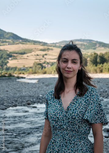 Foto scattata sulle rive del fiume Borbera a Cantalupo Ligure ad una ragazza in posa