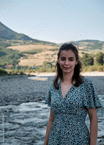 Foto scattata sulle rive del fiume Borbera a Cantalupo Ligure ad una ragazza in posa