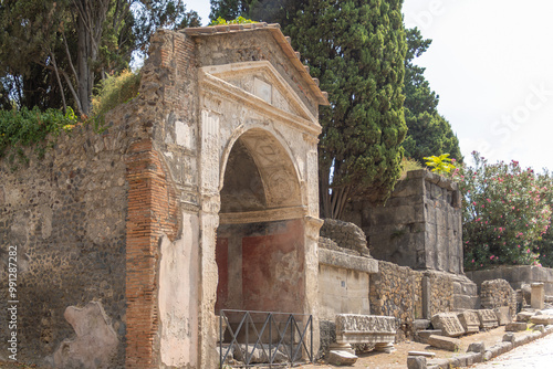 La nécropole romaine et mausolées dans la rue de tombes dans le cimetière d'Herculanum, Pompéi