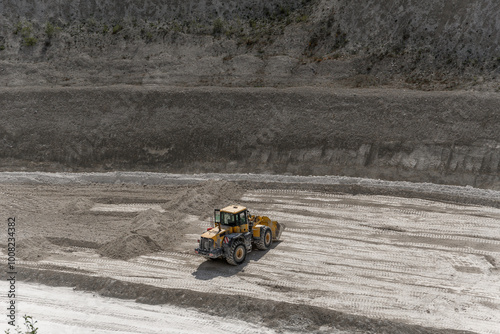 Odkrywkowa kopalnia kredy, produkcja minerałów naturalnych