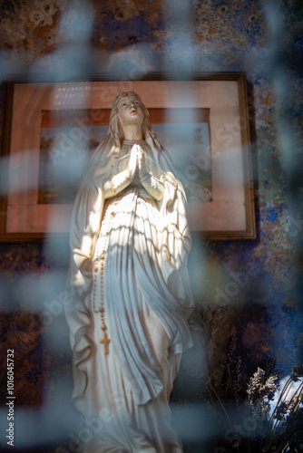 Marienstaue hinter Gitter Lago di Como, Italien 