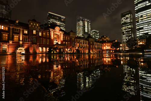 雨の東京駅