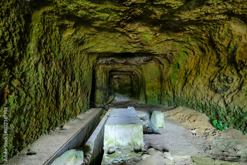 初秋の酸素圧縮ポンプ室壕（大神回天訓練基地） 大分県日出町 Oxygen compression pump trench in early autumn. Ooita Pref, Hiji town.