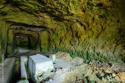 初秋の酸素圧縮ポンプ室壕（大神回天訓練基地） 大分県日出町 Oxygen compression pump trench in early autumn. Ooita Pref, Hiji town.