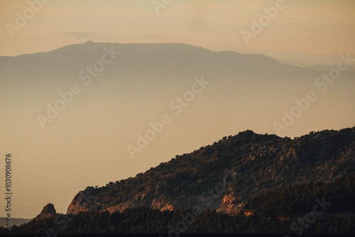 atardecer en montañas