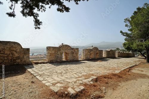 Le rempart de la porte principale de la forteresse de Réthymnon en Crète