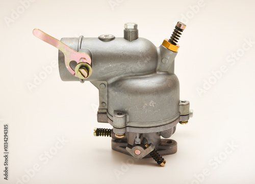 Carburetor for an internal combustion engine. Fuel mixture distribution system.