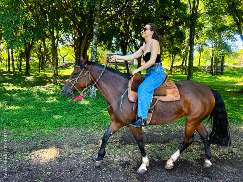 mulher cavalgando 