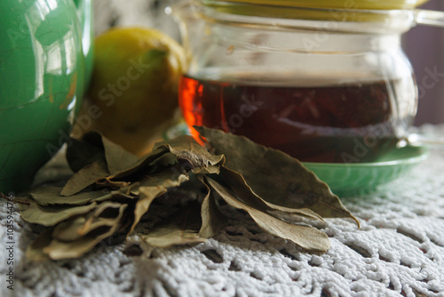 infusión de hojas de Laurel con limón, 