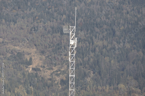 nadajnik, antena, fale radiowe, internet, telewizja internetowa, dane komórkowe