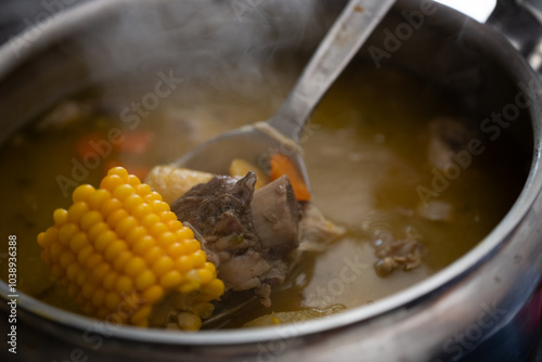 Sancocho dominicano. Uno de los platos típicos de República Dominicana.