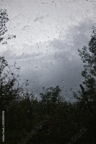 Goutte de pluie sur fenêtre temps pluvieux météo