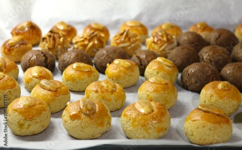 Panellets. Bandeja de un dulce típico Catalán