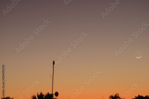 amanecer y atardecer luna