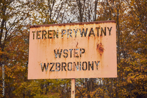 napis teren prywatny wstęp wzbroniony 