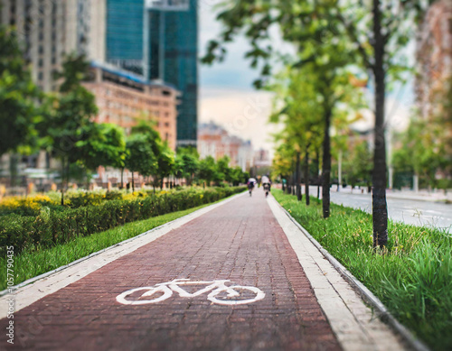 Droga ścieżka rowerowa dla rowerzystów