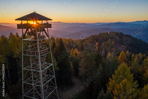 Malnik Beskid Sądecki, zachód słońca, jesień.