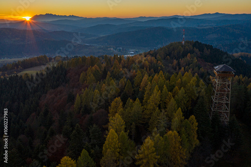 Malnik Beskid Sądecki, zachód słońca, jesień.