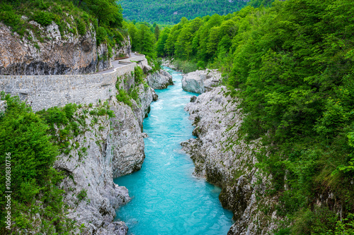 Vallée de la rivière Soča dite riviére émeraude