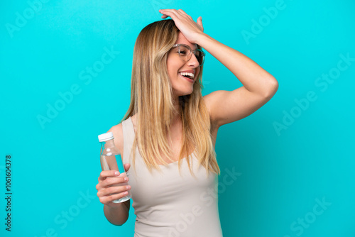 Young Uruguayan woman with a bottle of water isolated on blue background has realized something and intending the solution