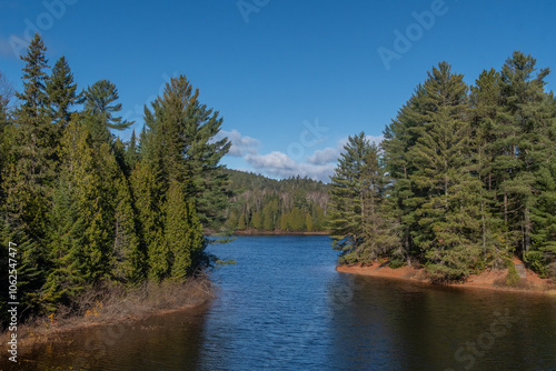 Le parc national de la Mauricie au Quebec Canada pendant l'automne