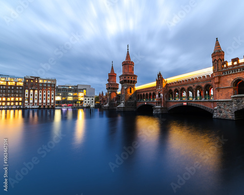 Oberbaumbrücke zur blauen Stunde 