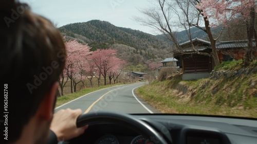 桜と山の景色を楽しみながらの春のドライブ