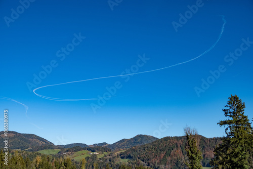 EUROFIGHTER INTERCEPTION MANOEUVRE CONTRAILS . Eurofighter Abfang-Manöver Kondensstreifen