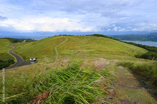 広大な草原が広がる長崎県平戸島の川内峠