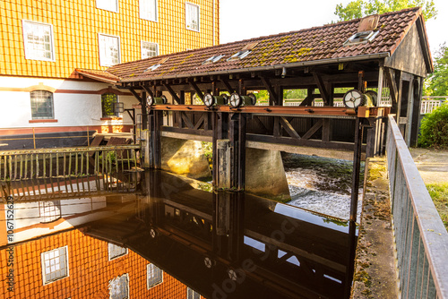 Das Alte Wehr der Cardenaper Mühle in Gifhorn von 1908 errichtet - Aufnahme von 2024