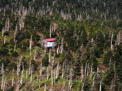 ひっそりと避難小屋