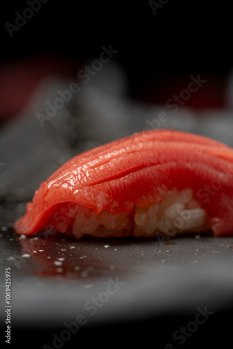 Tuna nigiri