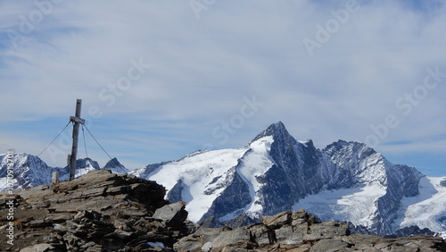 am Gipfel vom Spielmann 3029m mit Blick zum Großglockner 3798m mit der Glocknerwand