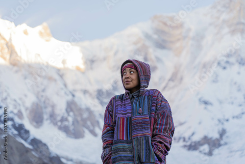 Mochileros disfrutando de la cara Sur del Annapurna tiene unos 3000 metros de desnivel, se trata de una de las paredes más altas de la Tierra. (Nepla,Pokhara)