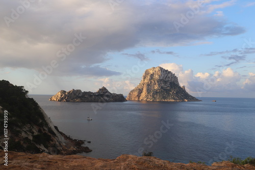 Fotografías de los paisajes de las islas baleares, Menorca e Ibiza. Calas, playas, pueblos...