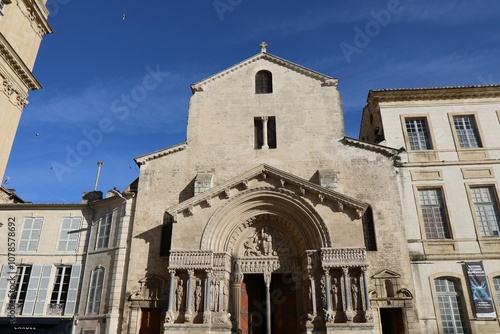 La cathédrale Saint-Trophime, ville d'Arles, département des Bouches-du-Rhône, France