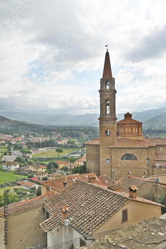 Castiglion Fiorentino: la Parrocchia Collegiata dei Ss. Michele e Giuliano dalla Loggia Vasariana : Arezzo - Toscana 