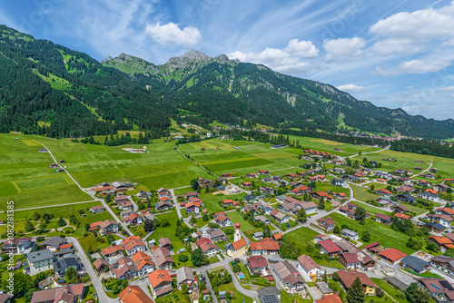 Ausblick auf das Tiroler Lechtal westlich von Reutte rund um die Ortschaft Höfen