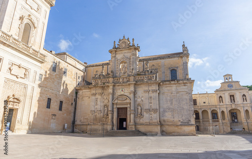 Lecce, eine malerische Stadt in Apulien im Süden Italiens, beherbergt nicht nur atemberaubende historische Gebäude und charmante Straßencafés. 