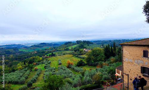 Charakterystyczne malownicze krajobrazy Toskanii z okolic San Gimignano