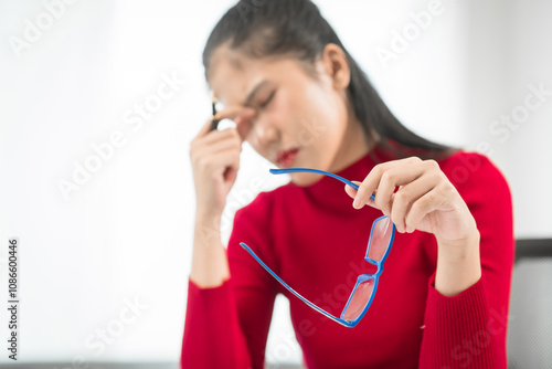 A businesswoman sits at her desk, stressed and anxious while looking at her laptop. She talks online, analyzes tasks, and struggles to plan effectively, battling pessimism and work pressure.