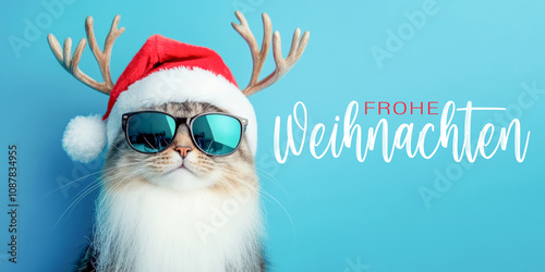 Frohe Weihnachten Urlaub Winter Grußkarte mit deutschem Text - Coole süße Katze Haustier mit Weihnachtsmannmütze und Sonnenbrille, isoliert auf blauem Hintergrund