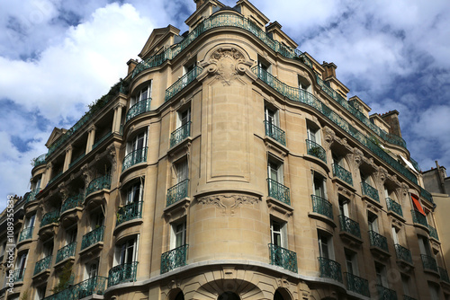 Immeuble d'habitation bourgeoise Haussannien en pierre de taille à Paris