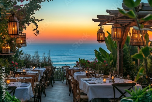 海を望む崖の上のトロピカルレストラン、夕日の眺め | Cliffside Tropical Restaurant with Sunset Ocean View