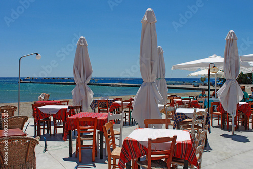 Grèce, la Crète, restaurant, ville de Matala 