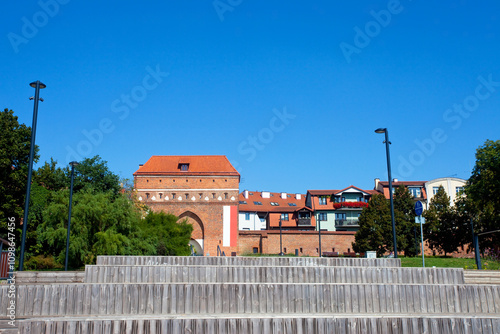 Gotycka brama od strony bulwaru, Toruń, Polska 