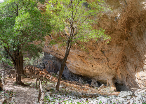 Wanderurlaub auf Sardinien, Italien: Wandern im Osten der Insel bei der berühmten historischen Stätte Tiscali